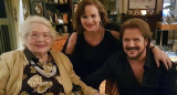 Los Pimpinela junto a su mamá, María