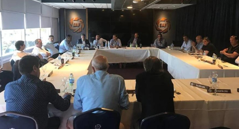 Dirigentes de la Superliga debaten la fecha para la reanudación del torneo, foto: web SAF