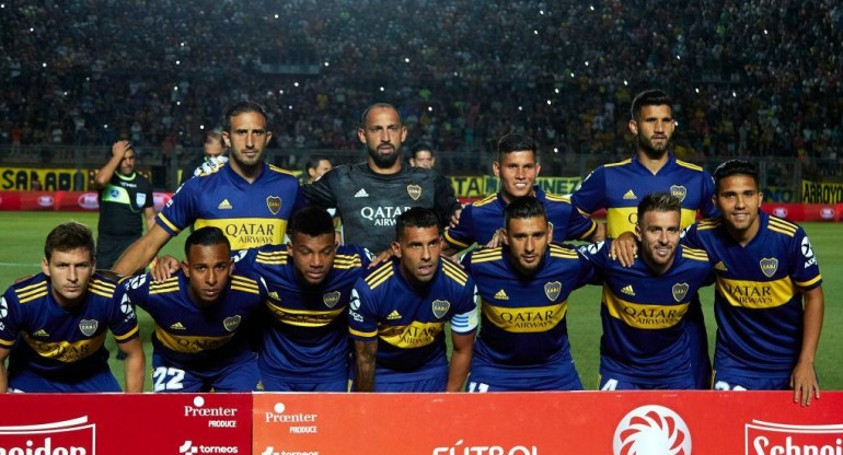 Formación de Boca con nueva camiseta