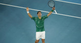 Novak Djokovic y Roger Federer, REUTERS