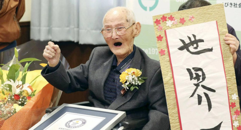 El japonés Chitetsu Watanabe, hombre más viejo del mundo