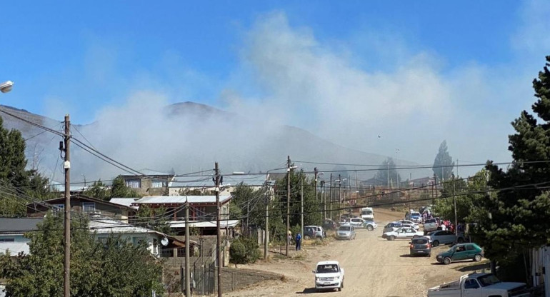 Bariloche, dos incendios forestales se desataron en el sur de la ciudad, FOTO ANB