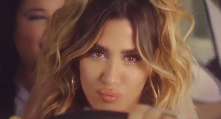 Jimena Barón en videoclip de "Puta"