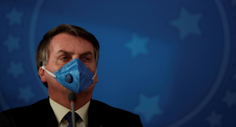 Coronavirus, Brasil, Bolsonaro con barbijo, REUTERS