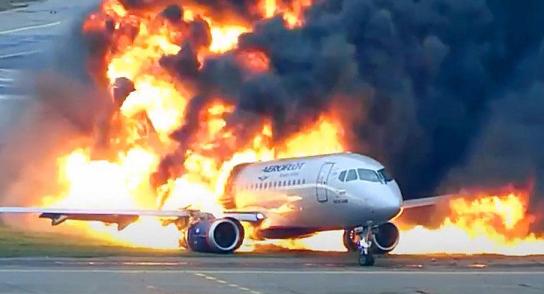Terrible accidente aéreo en aeropuerto de Rusia