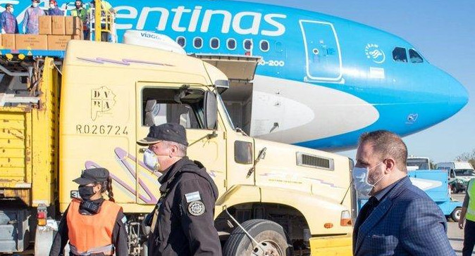 Avión de Aerolíneas Argentinas llegado de China con insumos médicos 