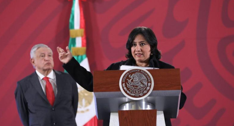 La secretaría de la Función Pública, Irma Sandoval, y el presidente López Obrador