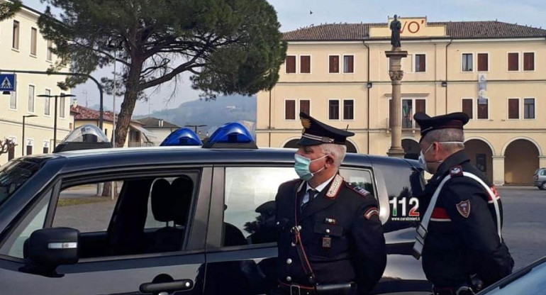 Coronavirus, Italia, policías en la calle, Reuters