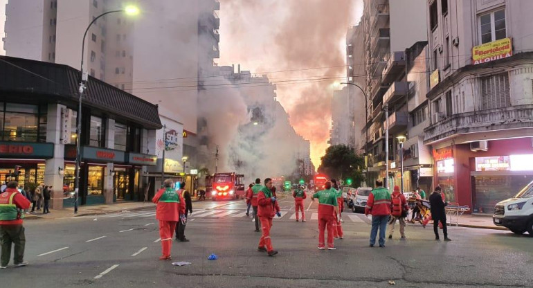 Explosión e incendio en un comercio de Villa Crespo, Twitter