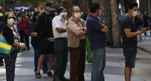 Coronavirus, Chile, fila de gente, Reuters