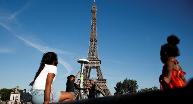 Reapertura de la torre Eiffel al turismo, Francia, pandemia, REUTERS
