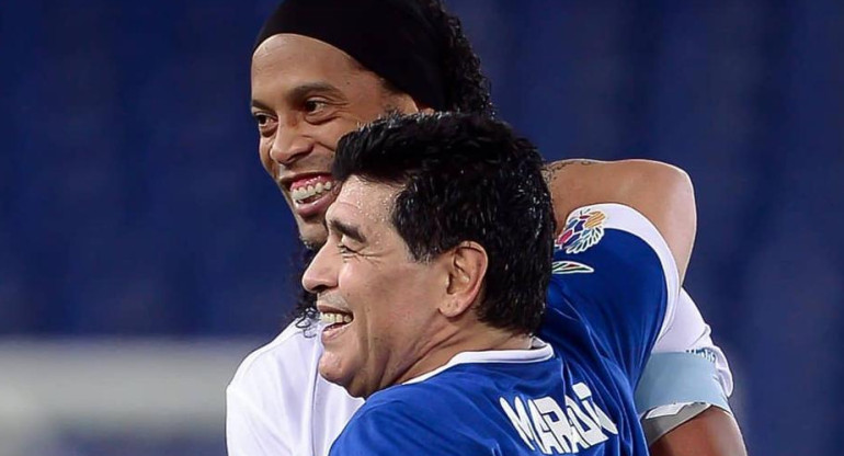 Ronaldinho y Diego Maradona, Mundo Deportivo