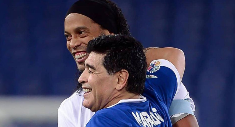Ronaldinho y Diego Maradona, Mundo Deportivo