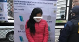 Mujer detenida por extorsionar hombres por Facebook junto a su novio preso