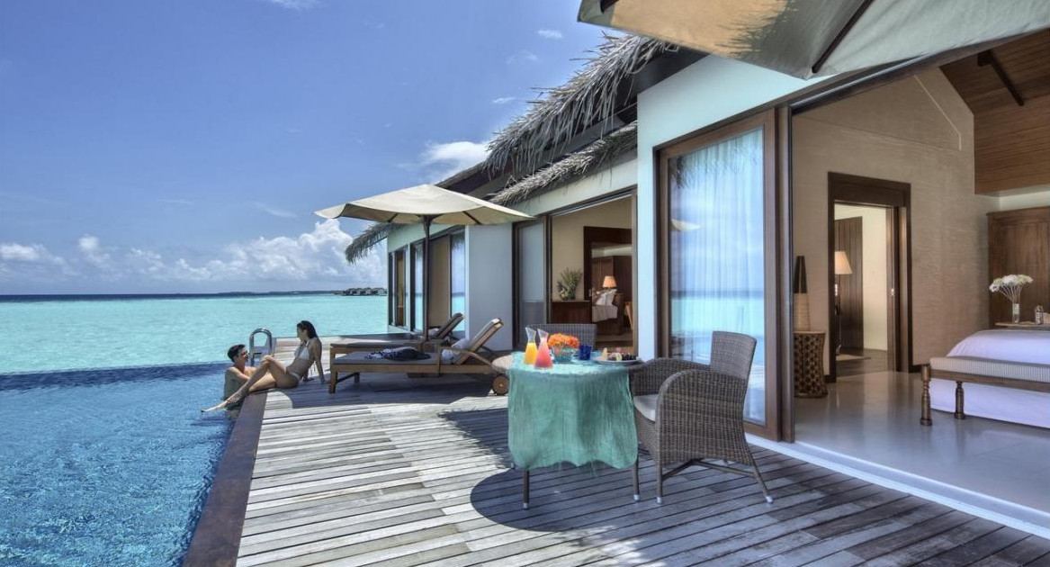Pareja Checa en cuarentena en Hotel lujoso por coronavirus en Las Maldivas