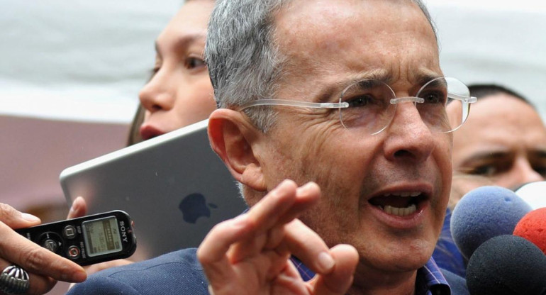Álvaro Uribe, Colombia, Agencia NA