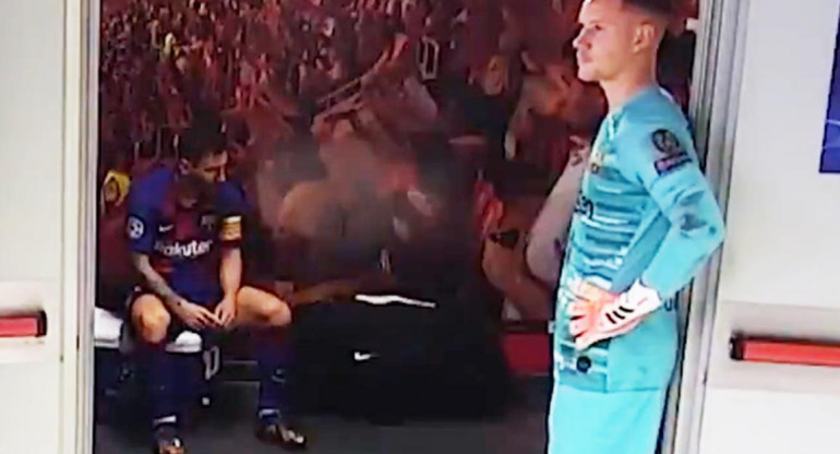 Desoladora imagen viral de Lionel Messi tras la goleada en Champions League	