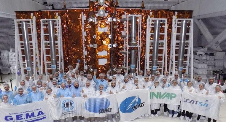 Equipo de trabajo del satélite argentino Saocom 1B
