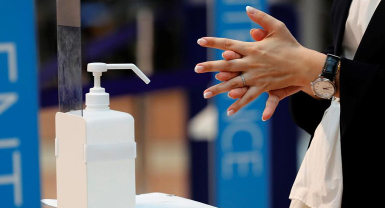Desinfectante de manos, limpieza, salud, Reuters