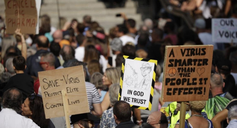 Protestas en Reino Unido por confinamiento