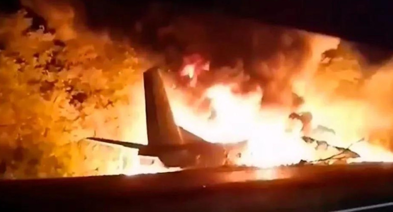 Tragedia aérea en Ucrania, se estrelló un avión militar, Foto Video Twitter