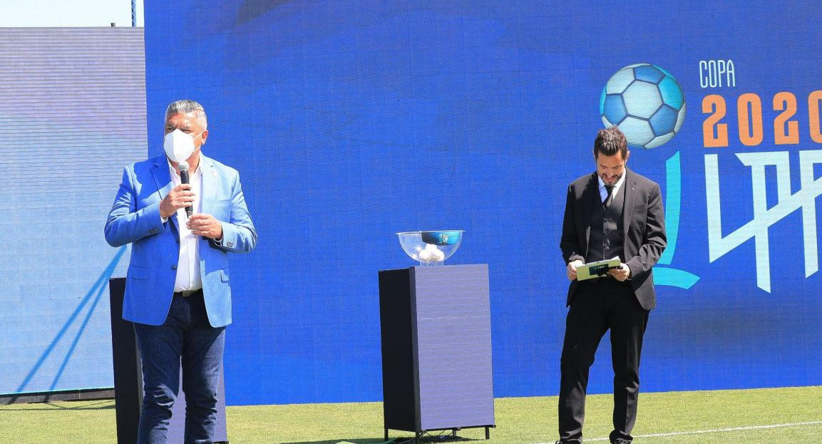 Chiqui Tapia en el sorteo de la Liga Profesional de Fútbol, Foto AFA