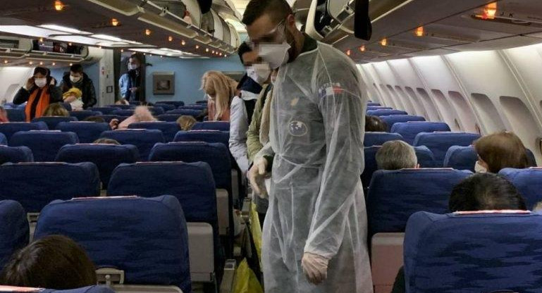 Pasajeros en avión, coronavirus