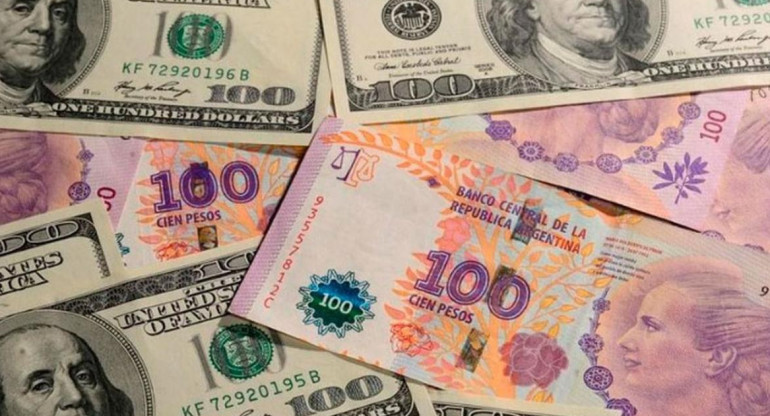 Dólar y peso argentino