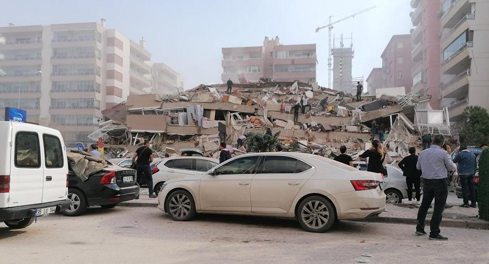 Al menos 22 muertos y 800 heridos por un sismo que afectó a Turquía y Grecia