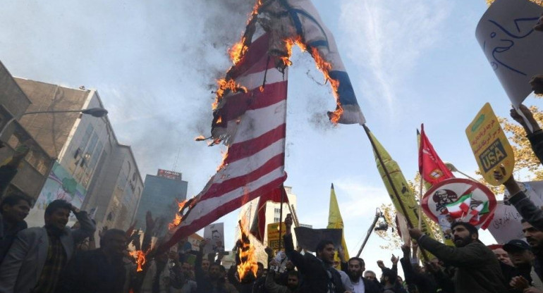 Quema de bandera estadounidense en Irán