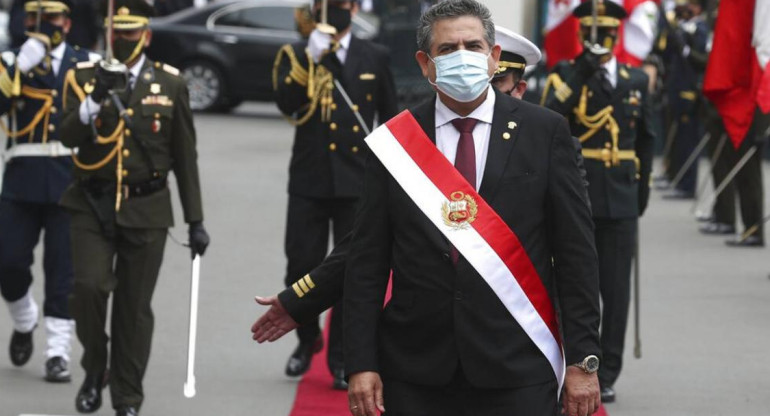 Manuel Merino renuncia a la presidencia de Perú