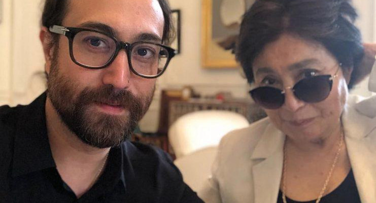 Yoko Ono, con importantes problemas físicos, cedió la gestión de sus negocios a su hijo Sean Lennon