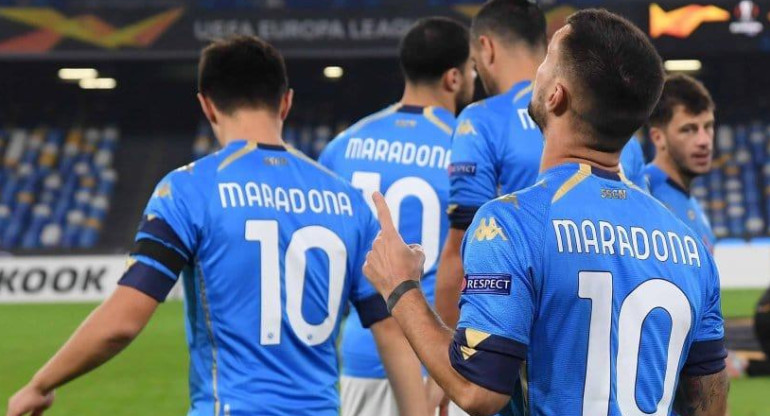 Homenaje jugadores de Napoli