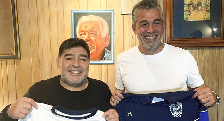 Diego Maradona y Gabriel Pellegrino, Gimnasia y Esgrima de La Plata, Foto: NA.