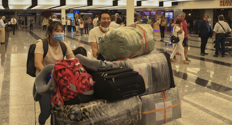 Turistas en Argentina, aeropuerto, coronavirus, NA