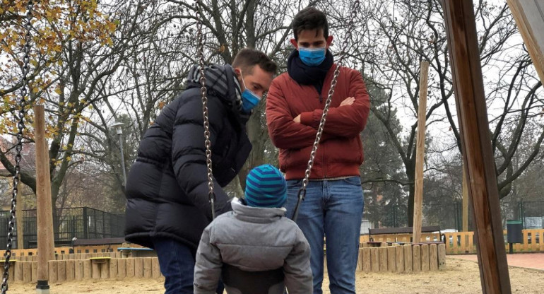 Hungría impide adoptar a parejas homosexuales, Reuters.