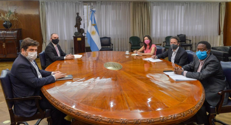 Martín Guzmán junto a enviados del FMI, AGENCIA NA