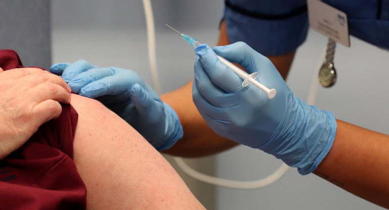 Coronavirus en Reino Unido, vacuna, vacunación, nueva cepa, REUTERS