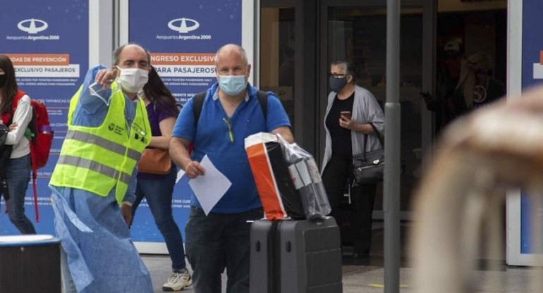 Coronavirus, pasajeros en aeropuerto de Ezeiza, vuelos, NA