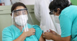 Personal de salud recibe la vacuna Sputnik v, argentina. Foto: NA.