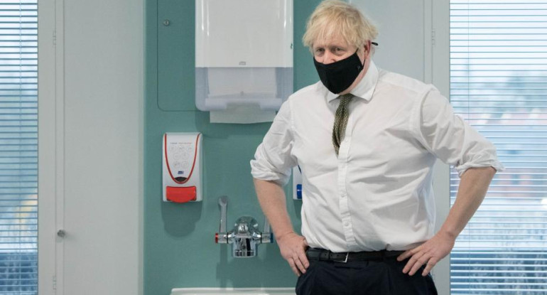 Boris Johnson, Reino Unido vuelve al confinamiento total este miércoles ante la posibilidad de un desborde del sistema sanitario, REUTERS