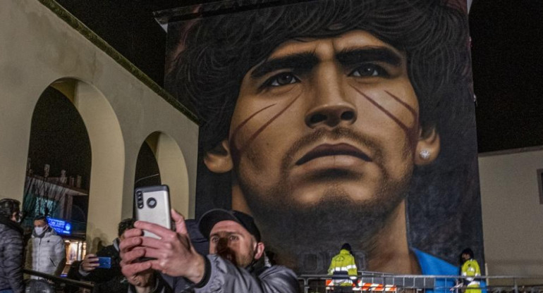 Nuevo mural de Diego Maradona en Napoles, Reuters.