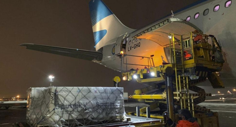 Avión de Aerolíneas Argentinas que trae de Rusia las vacunas Sputnik V