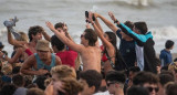 Pinamar, jovenes en la playa