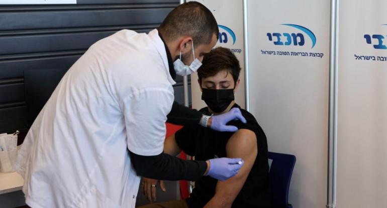 Israel comienza a vacunar a los jovenes, Coronavirus, Reuters.