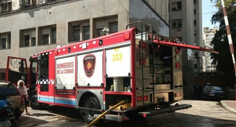 Incendio en el Hospital de Clínicas: tres personas debieron ser asistidas