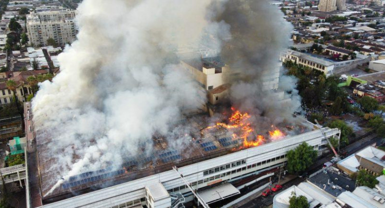 Incendio en hospital de Niños de Chile
