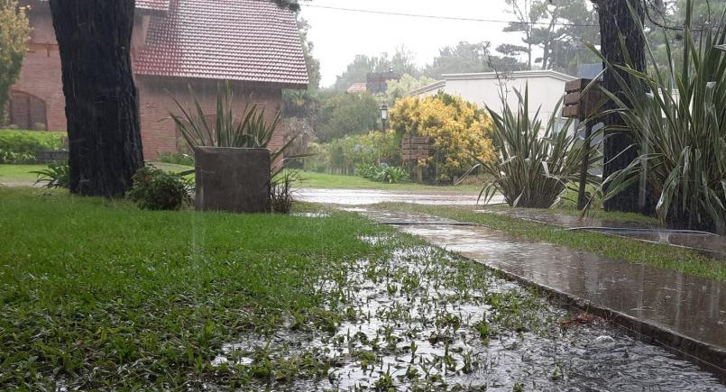 Temporal en Pinamar, fin de semana largo, fotos Twitter