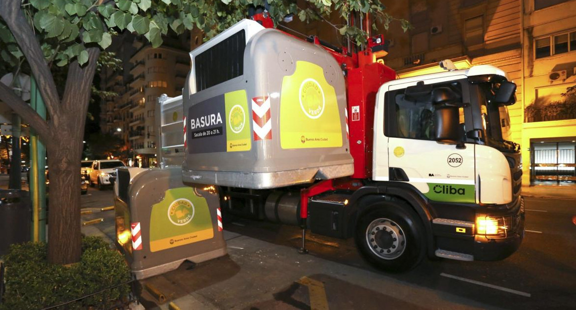 Camión de recolección de residuos en la Ciudad