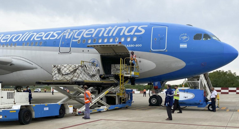 Vacunas, coronavirus, avión de Aerolíneas Argentinas, NA